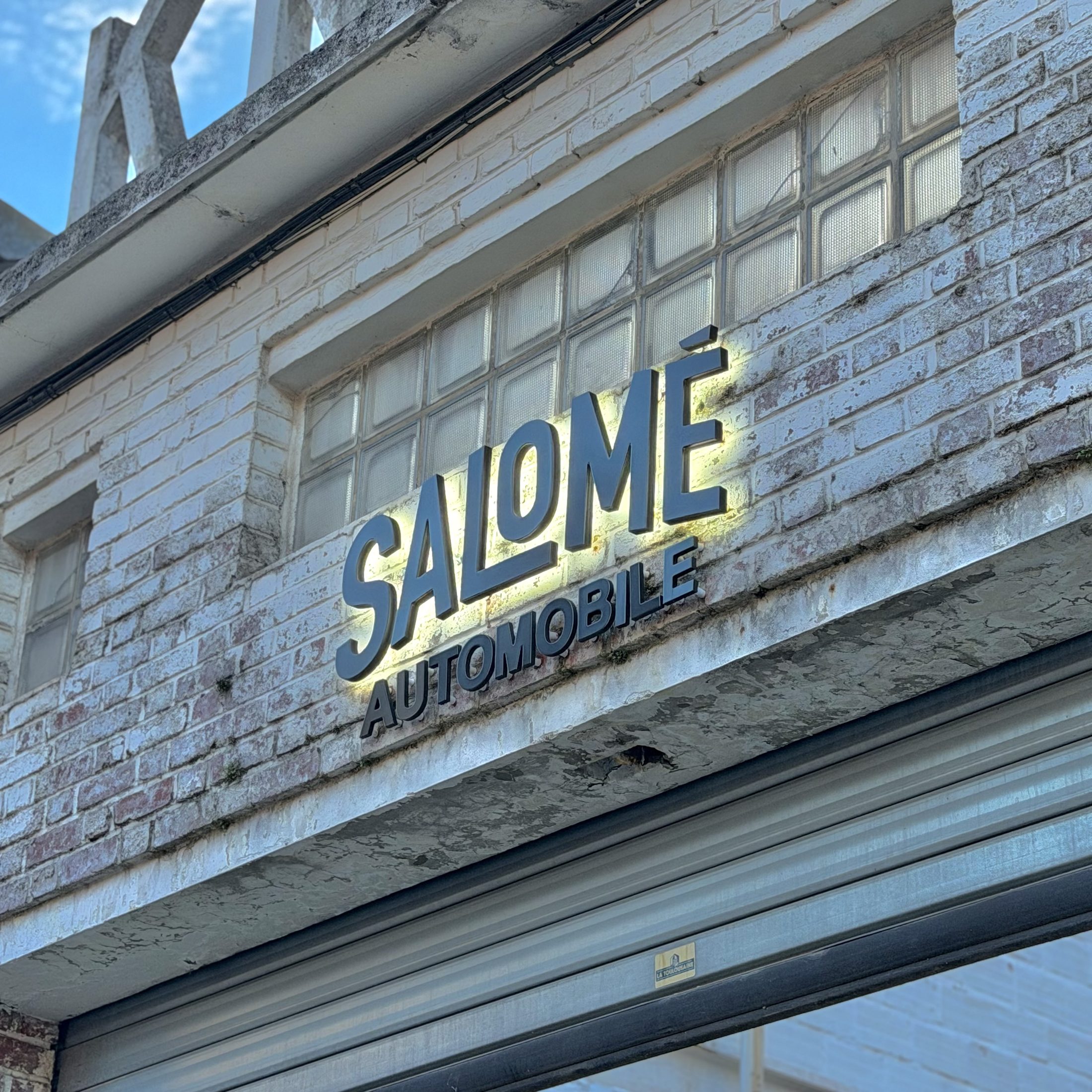 Enseigne de l'atelier Salomé Automobile à Amiens